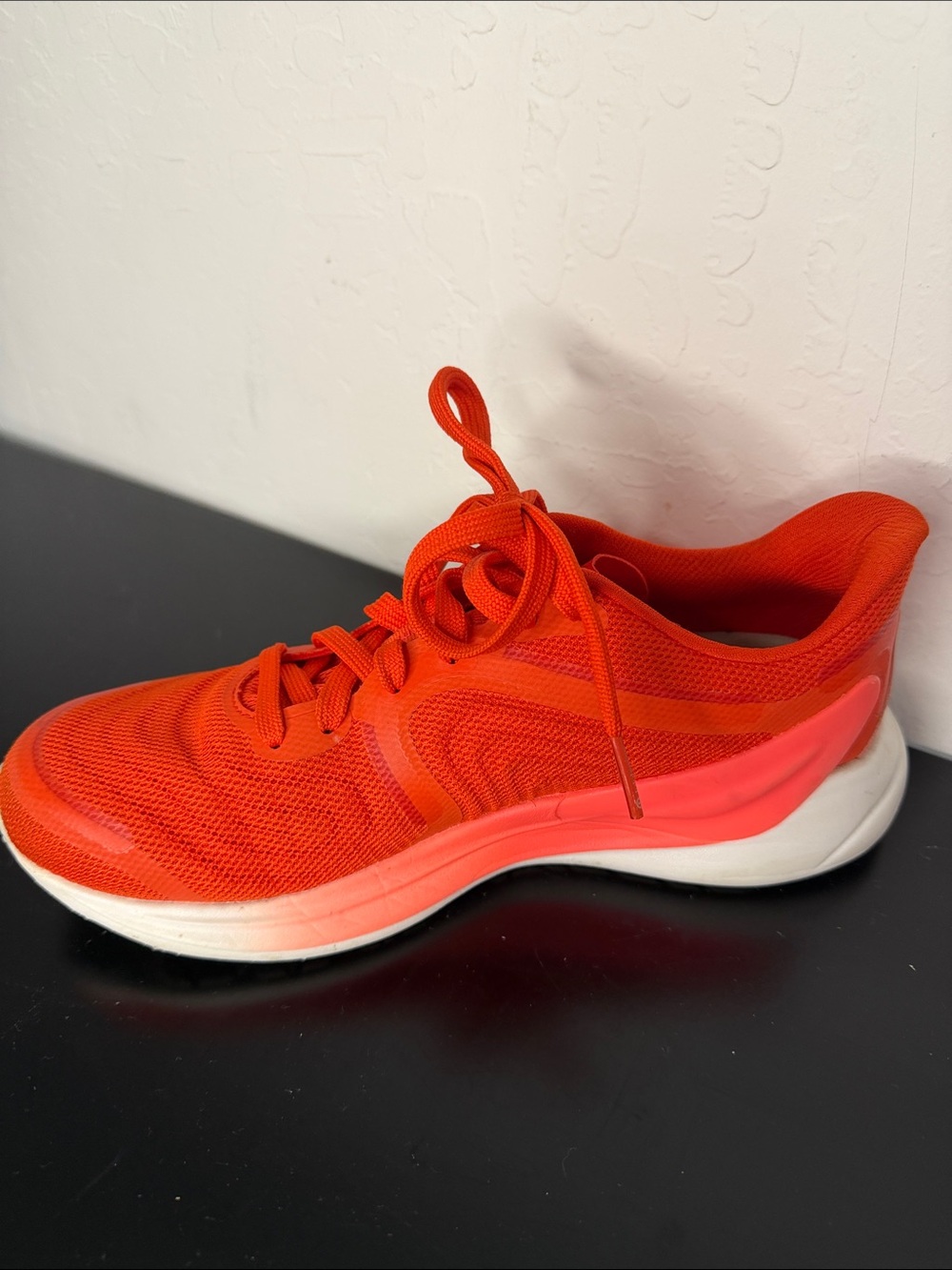 lululemon athletica Women’s Red Blissful Run 2 Mesh Lace-Up Sneakers Sz 7.5